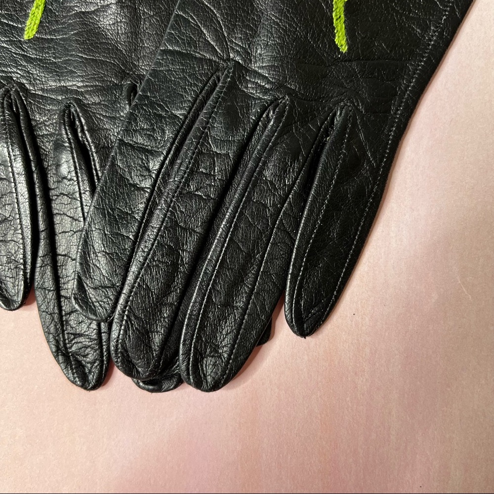 Vintage Handmade Embroidered Floral Leather Gloves - Picture 5 of 8